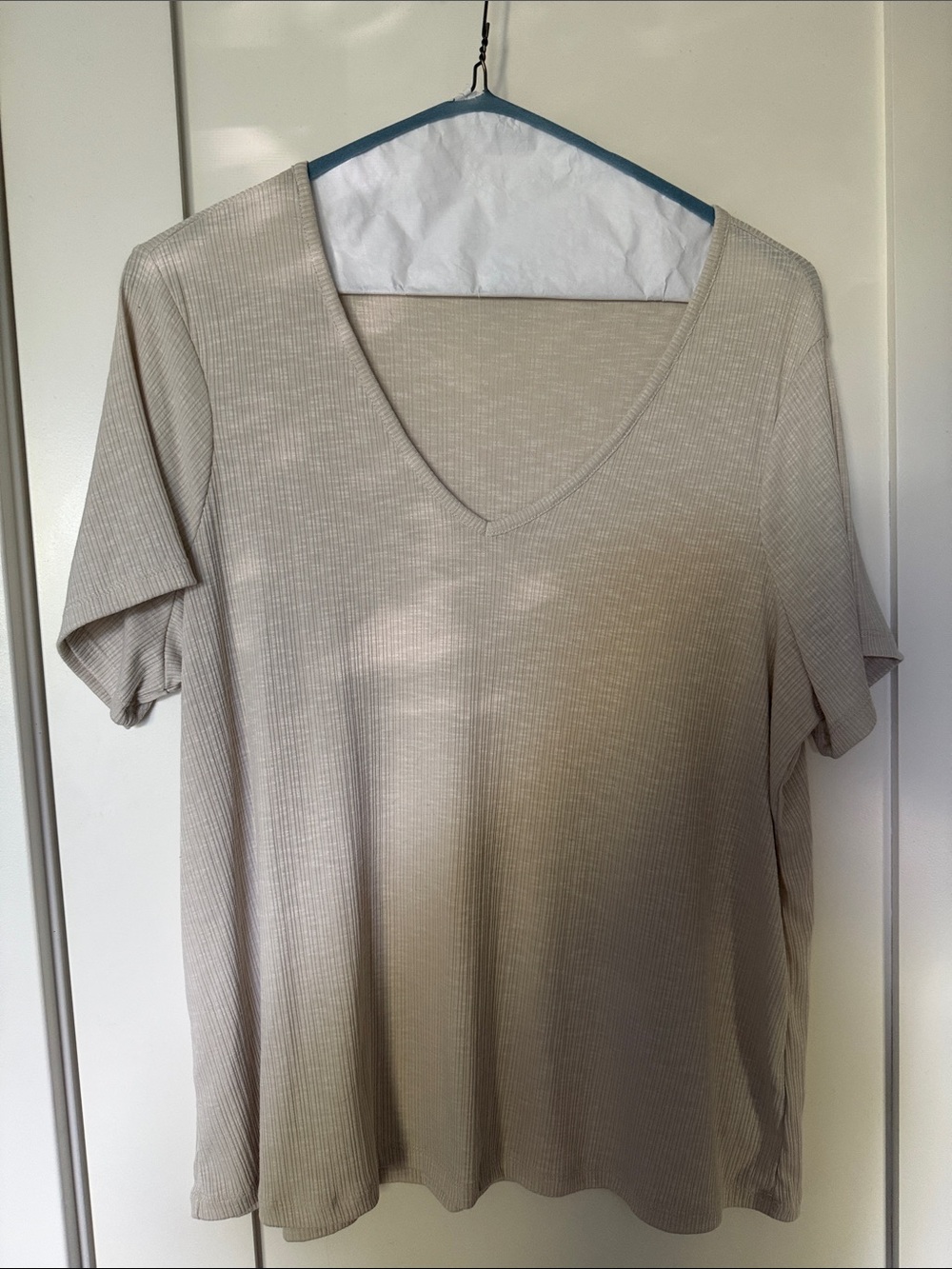 Old Navy White V-Neck Short Sleeve Ribbed Tee